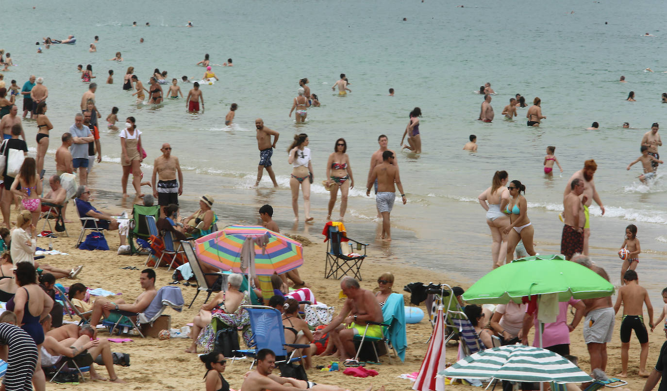 Fotos: Un domingo caluroso y a remojo