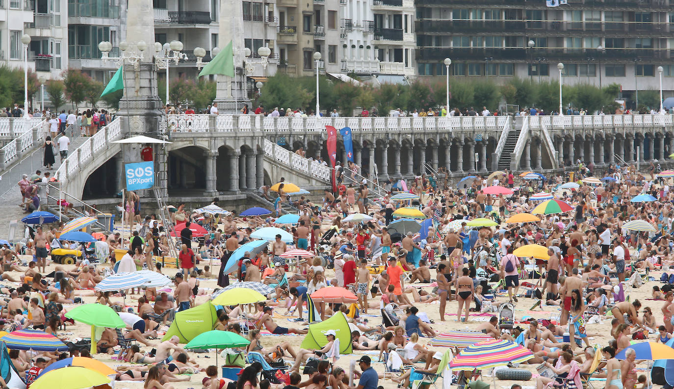 Fotos: Un domingo caluroso y a remojo