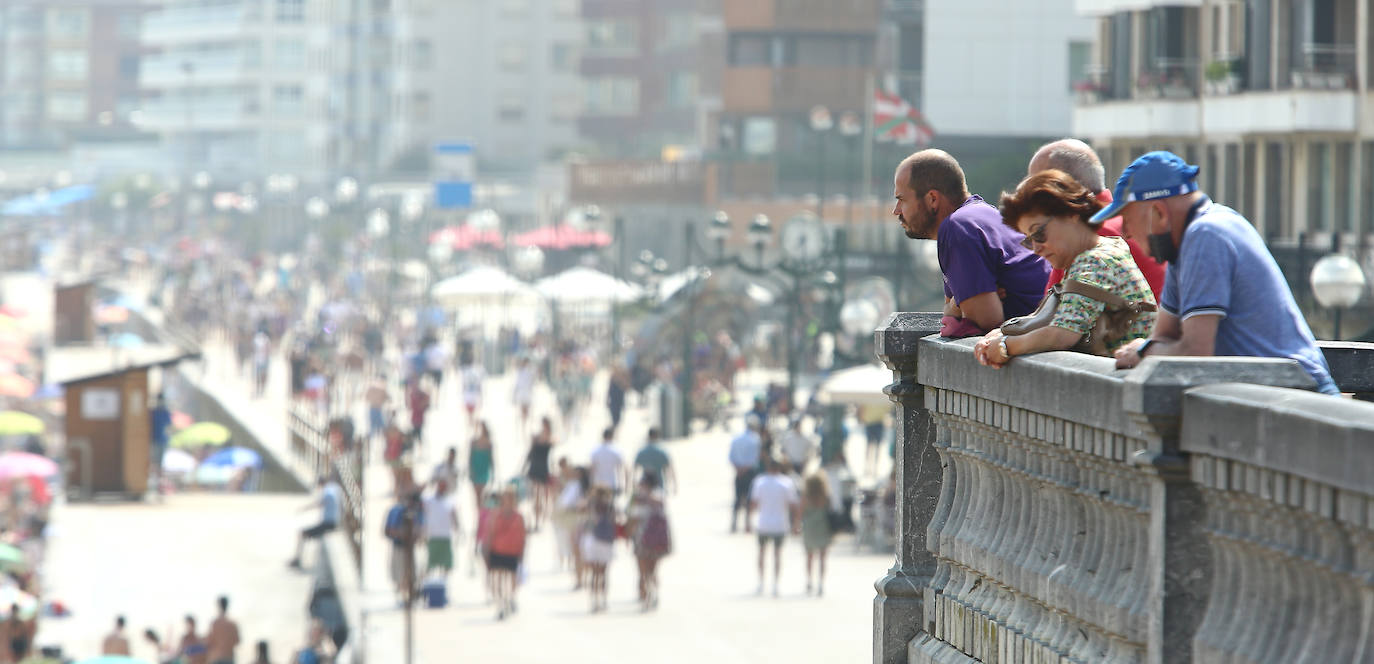 Fotos: Un domingo caluroso y a remojo