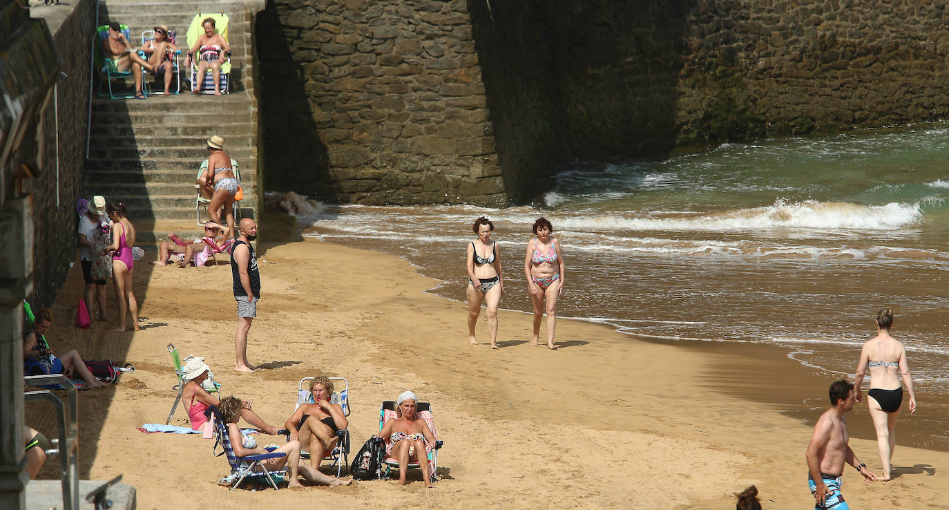 Fotos: Un domingo caluroso y a remojo