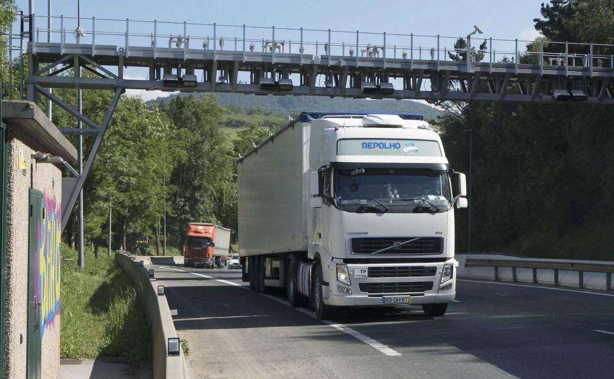 Peajes a camiones en Gipuzkoa: Gipuzkoa no desiste y lleva el conflicto del peaje para camiones al Constitucional