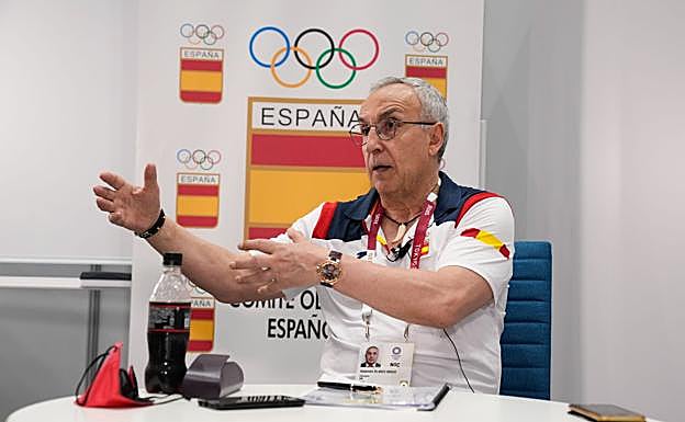 Alejandro Blanco visita la villa olímpica: «Soy más optimista que en los últimos Juegos»