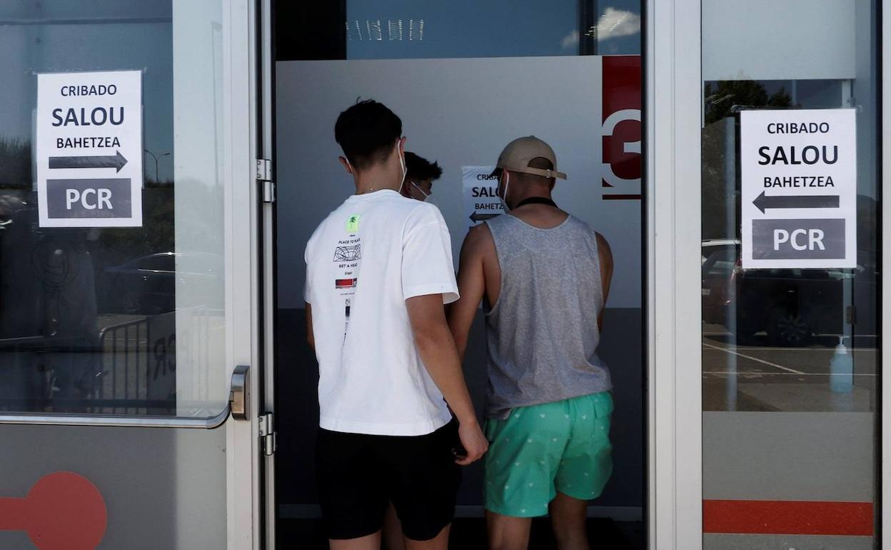 Macrobrotes: Los positivos por los brotes de viajes de fin de curso se acercan al millar