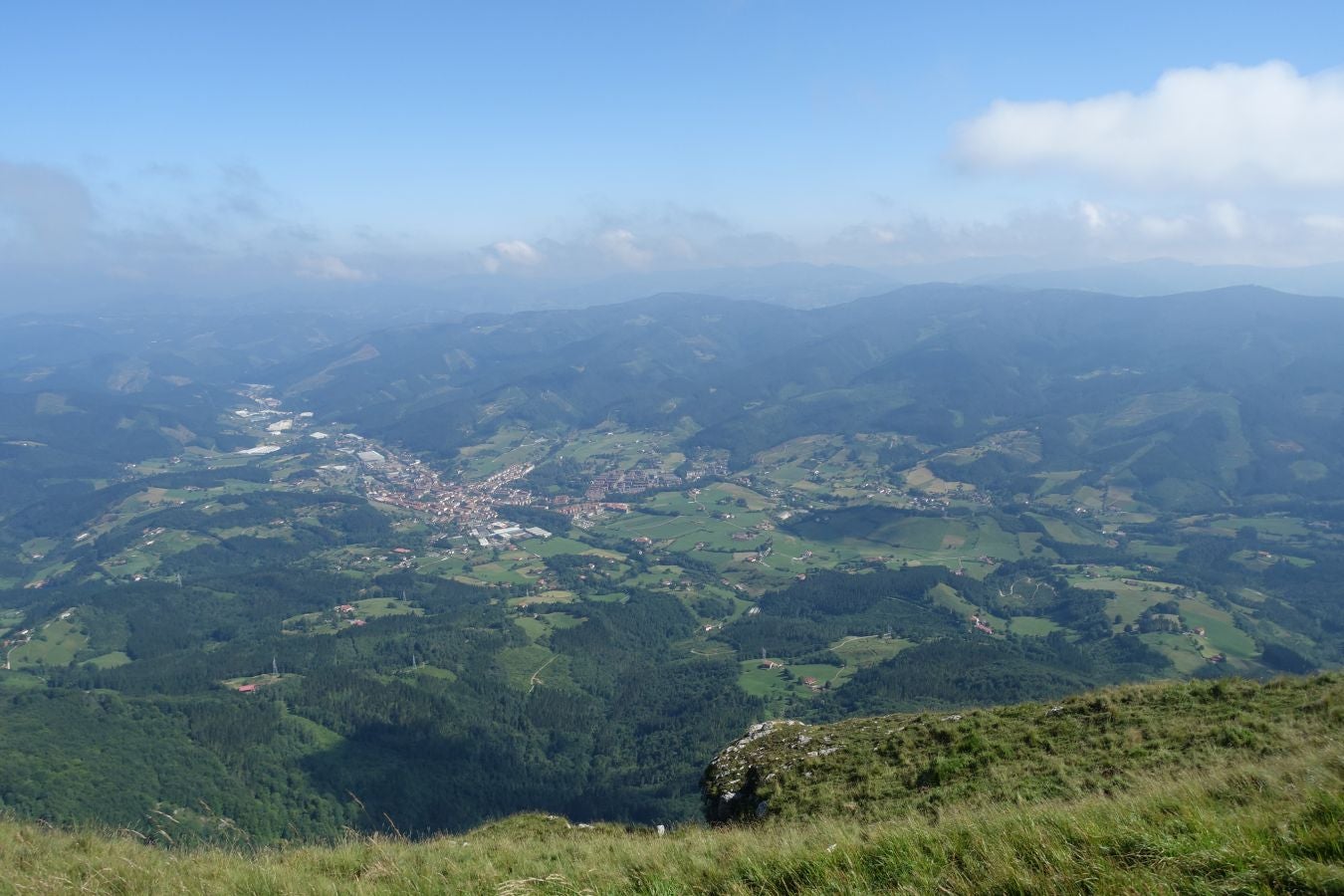 La cima más popular de la sierra de Aloña ofrece una magníficas vistas del Alto Deba y los montes que le rodean