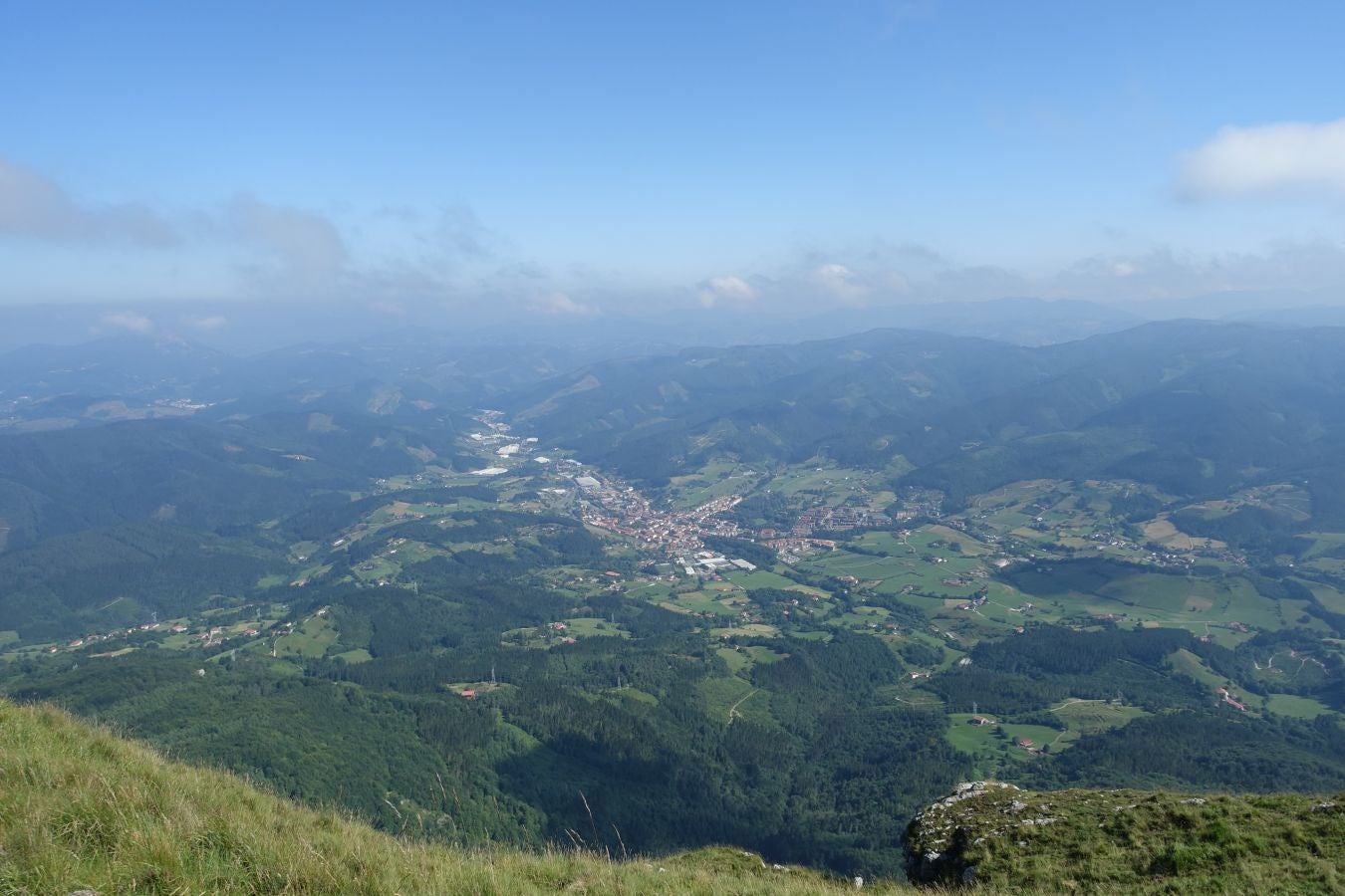 La cima más popular de la sierra de Aloña ofrece una magníficas vistas del Alto Deba y los montes que le rodean