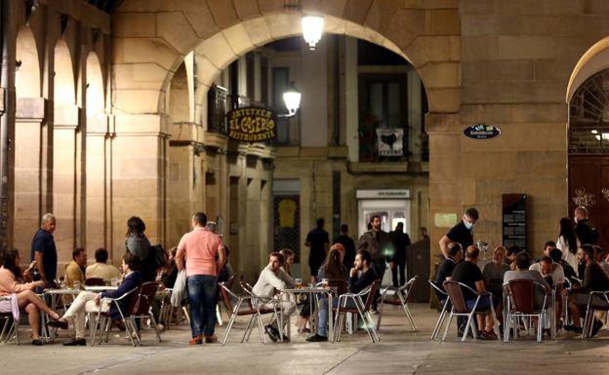 Coronavirus Euskadi: El LABI debate hoy si vuelve a restringir medidas para frenar fiestas juveniles