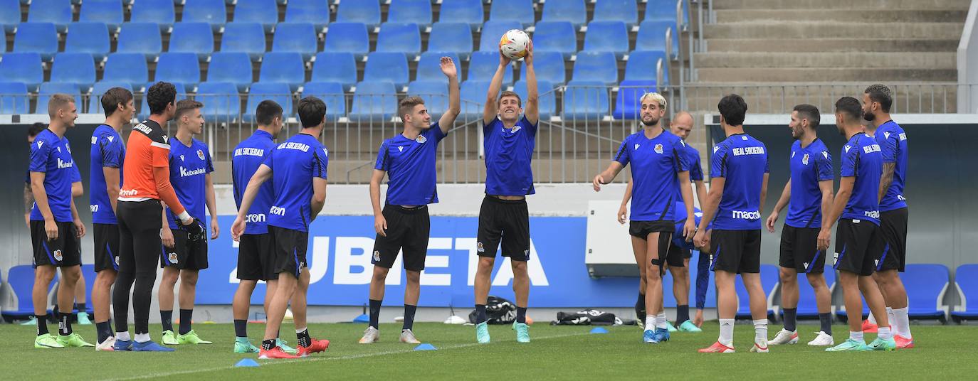El conjunto txuri-urdin ha realizado hoy el último entrenamiento antes del segundo partido de la pretemporada que le enfrentará al equipo babazorro. 