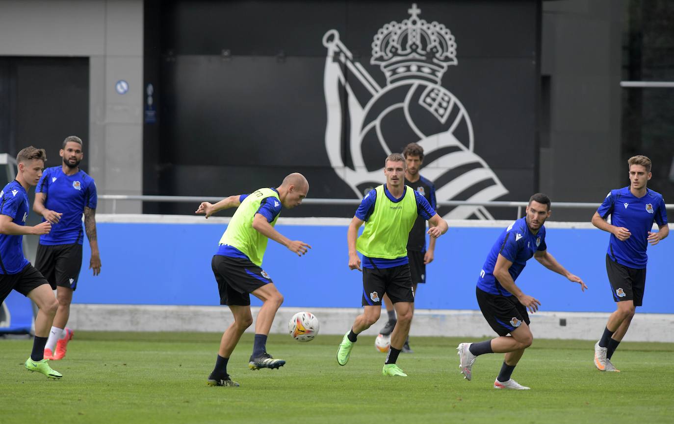 El conjunto txuri-urdin ha realizado hoy el último entrenamiento antes del segundo partido de la pretemporada que le enfrentará al equipo babazorro. 