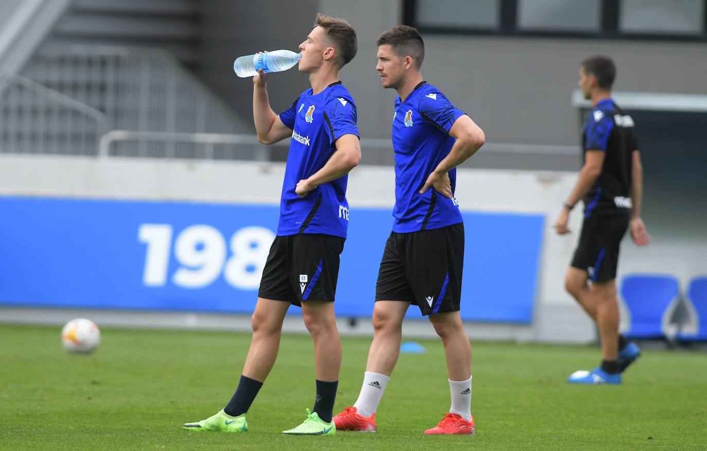 El conjunto txuri-urdin ha realizado hoy el último entrenamiento antes del segundo partido de la pretemporada que le enfrentará al equipo babazorro. 