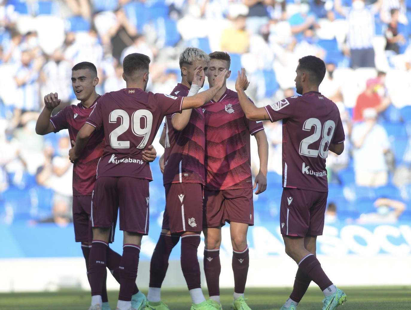 La afición de la Real Sociedad vuelve al estadio después de un largo periodo de tiempo