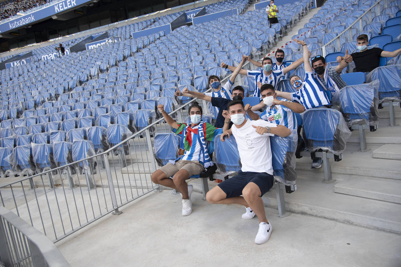La afición de la Real Sociedad vuelve al estadio después de un largo periodo de tiempo