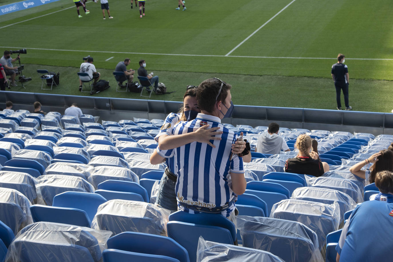 La afición de la Real Sociedad vuelve al estadio después de un largo periodo de tiempo