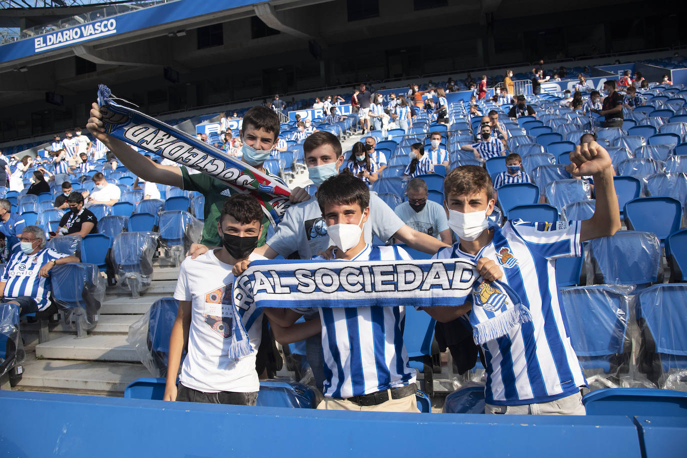 La afición de la Real Sociedad vuelve al estadio después de un largo periodo de tiempo