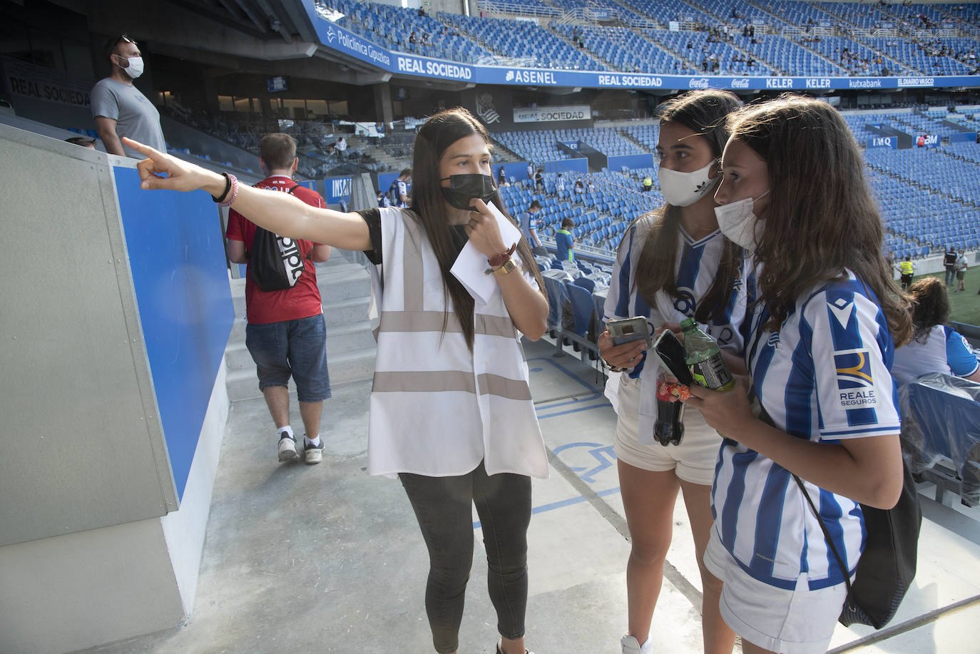 La afición de la Real Sociedad vuelve al estadio después de un largo periodo de tiempo