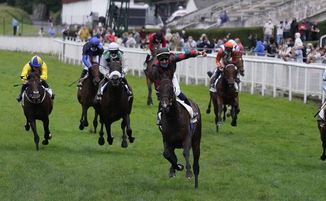 'Iskanderhon' participa hoy en una de las preparatorias de la Copa de Oro. 