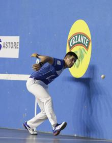 Imagen secundaria 2 - Tres momentos del partido.