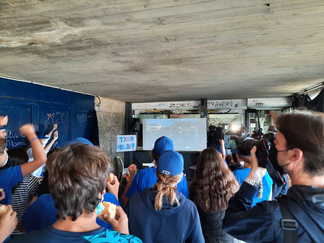 Maialen Chorraut ha vuelto a hacer historia al conseguir la medalla de plata en los Juegos Olímpicos de Tokyo 2020 y ha hecho vibrar a sus amigos en el Club Atlético San Sebastián. 