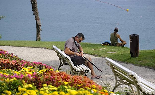 Euskadi arranca la semana con otros 1.200 positivos, aunque la propagación del virus se ralentiza
