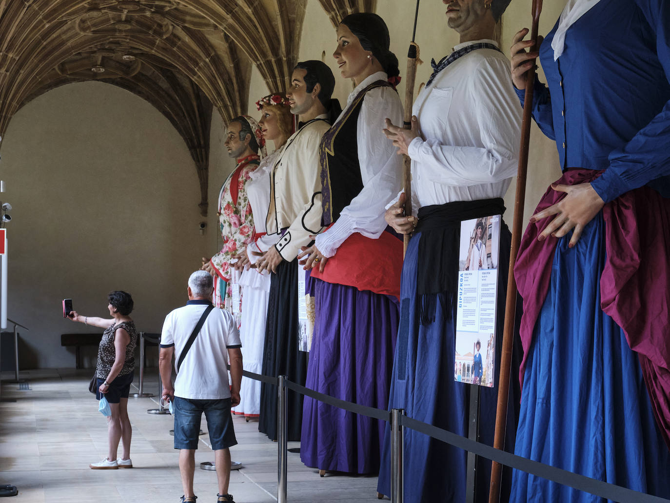 Por segundo año consecutivo, las emblemáticas figuras de la Aste Nagusia no saldrán de kalejira debido a la pandemia. Pero ya lucen estáticos para disfrutarlos de otra manera en el Museo San Telmo.