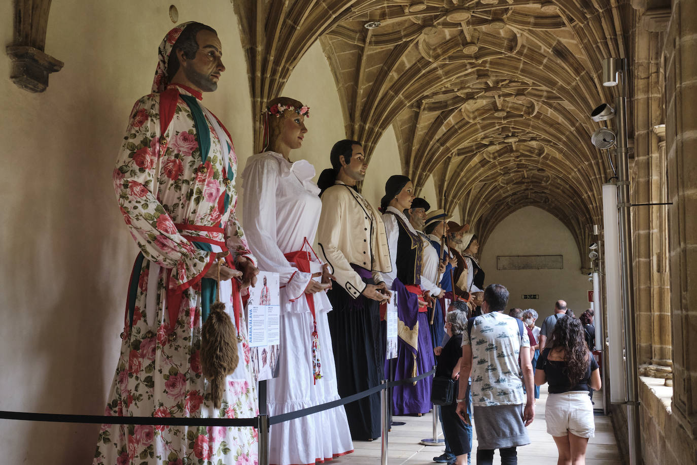 Por segundo año consecutivo, las emblemáticas figuras de la Aste Nagusia no saldrán de kalejira debido a la pandemia. Pero ya lucen estáticos para disfrutarlos de otra manera en el Museo San Telmo.