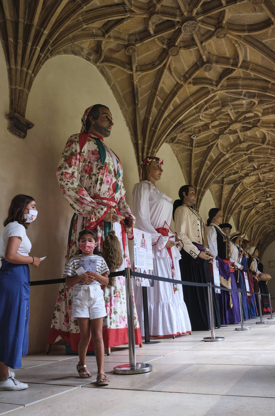 Por segundo año consecutivo, las emblemáticas figuras de la Aste Nagusia no saldrán de kalejira debido a la pandemia. Pero ya lucen estáticos para disfrutarlos de otra manera en el Museo San Telmo.