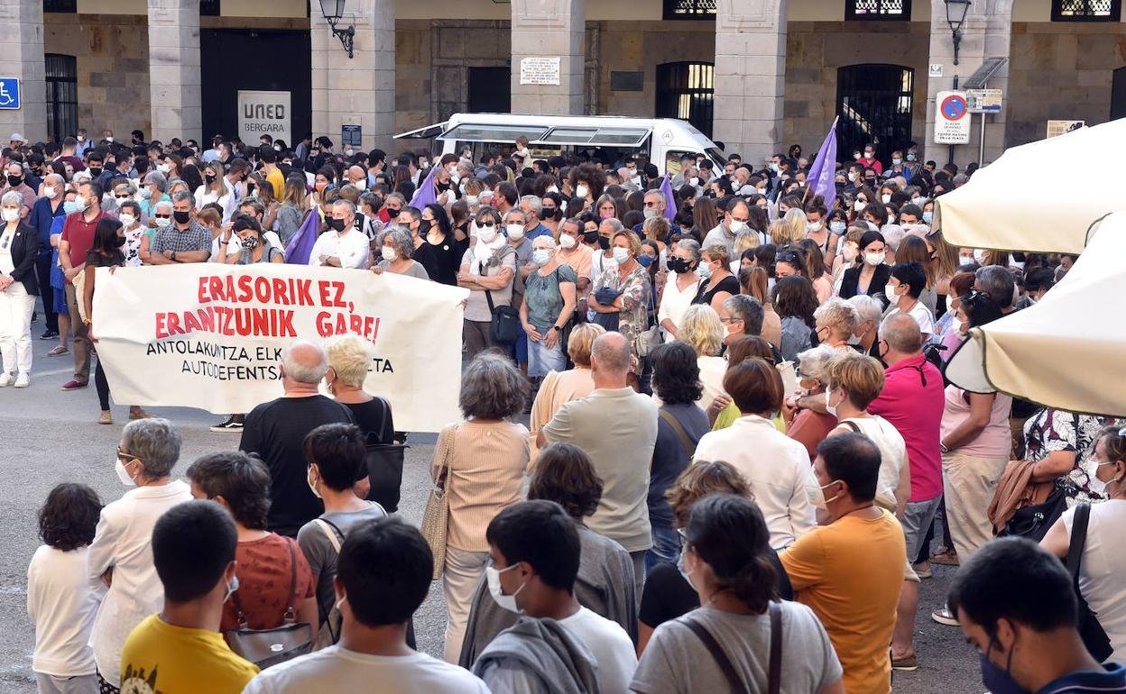 Concentración de condena el lunes en Bergara.