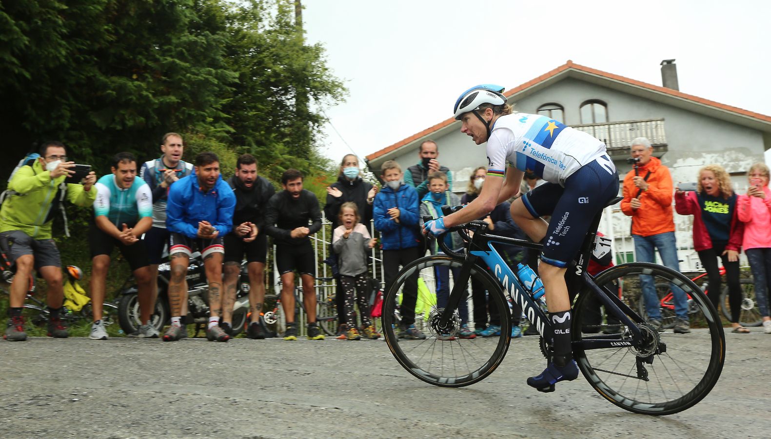 Annemiek van Vleuten (Movistar) se ha impuesto en la meta del Boulevard por delante de Ruth Winder (Trek-Segafredo) y Sabrina Stultiens (CCC)