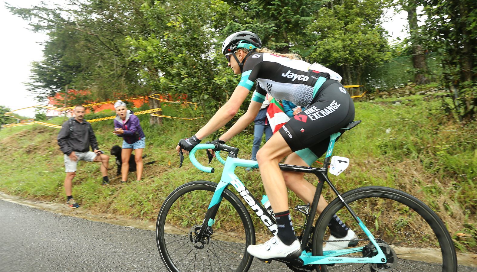 Annemiek van Vleuten (Movistar) se ha impuesto en la meta del Boulevard por delante de Ruth Winder (Trek-Segafredo) y Sabrina Stultiens (CCC)