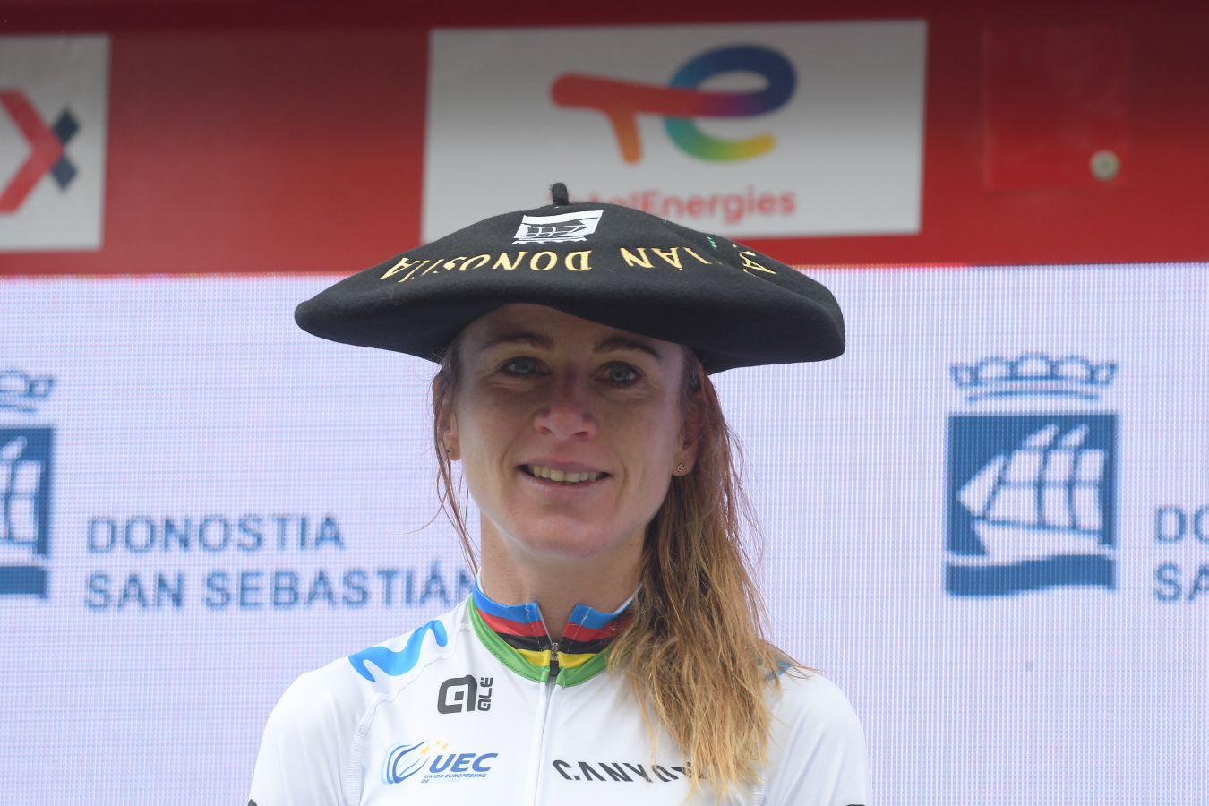 Annemiek van Vleuten (Movistar) se ha impuesto en la meta del Boulevard por delante de Ruth Winder (Trek-Segafredo) y Sabrina Stultiens (CCC)