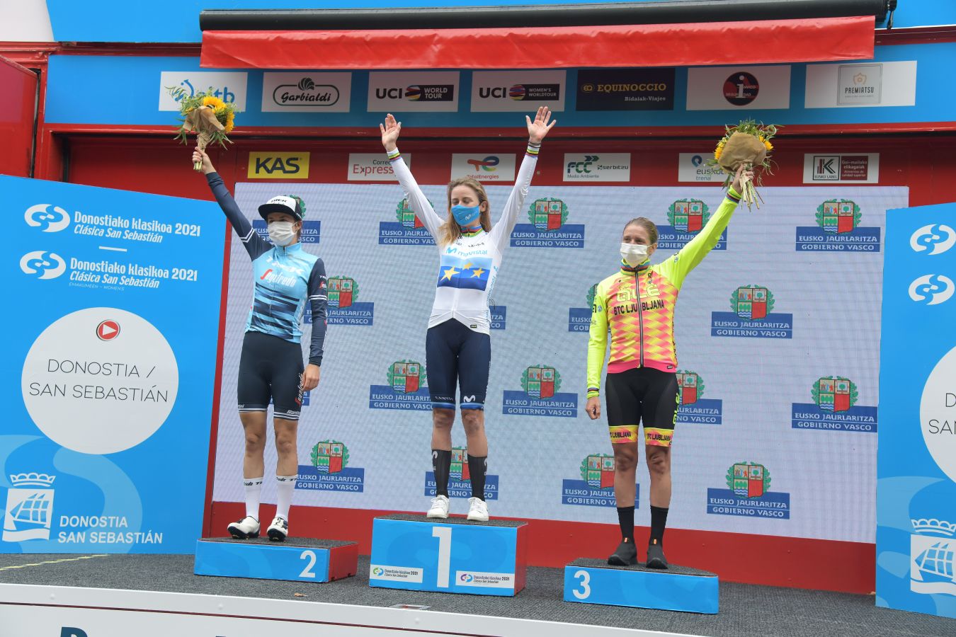 Annemiek van Vleuten (Movistar) se ha impuesto en la meta del Boulevard por delante de Ruth Winder (Trek-Segafredo) y Sabrina Stultiens (CCC)