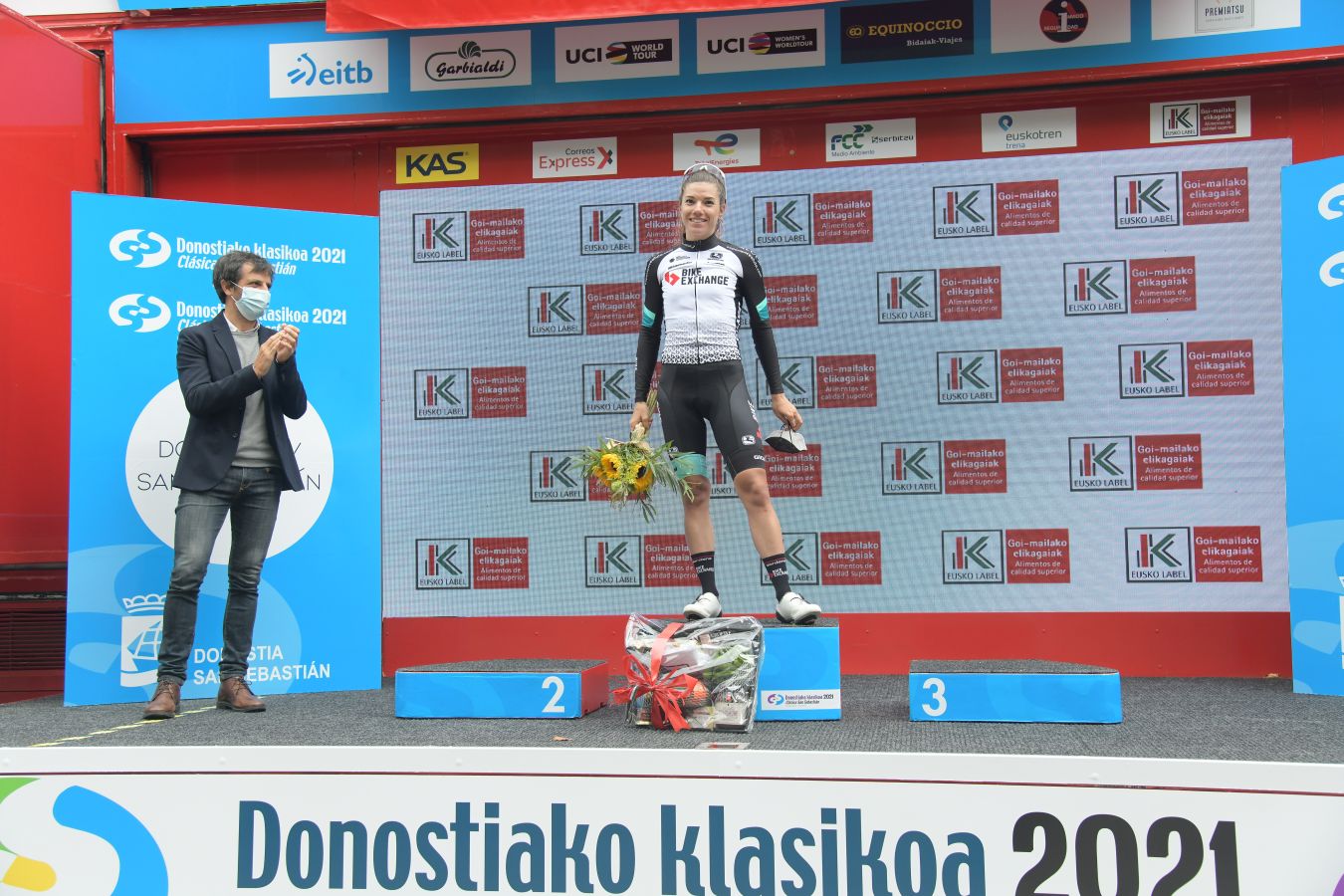 Annemiek van Vleuten (Movistar) se ha impuesto en la meta del Boulevard por delante de Ruth Winder (Trek-Segafredo) y Sabrina Stultiens (CCC)