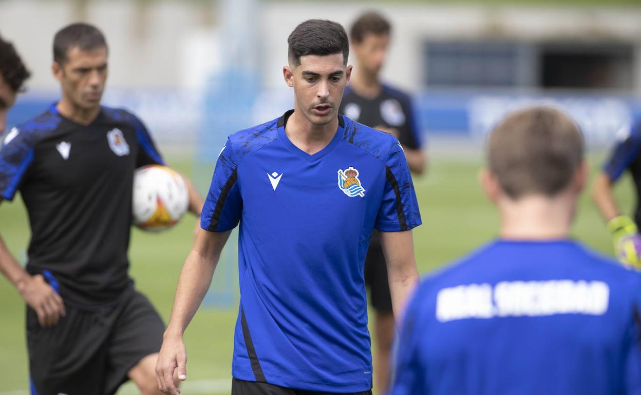 Carlos Fernández durante un entrenamiento en Zubieta. 