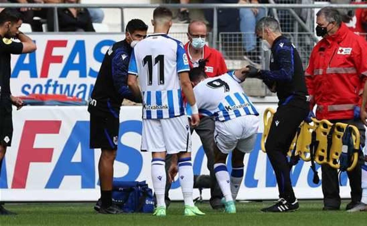 Momento en el que Carlos Fernández se retiró lesionado el sábado.