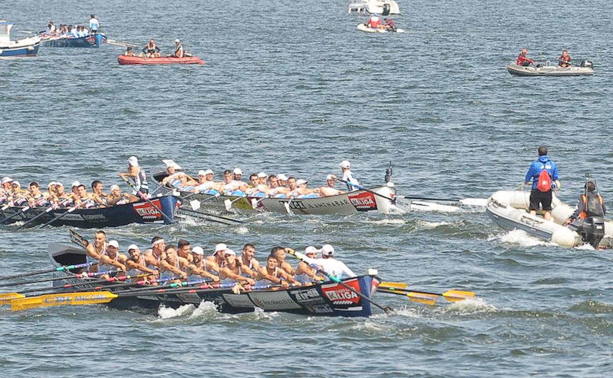 Los jueces han sido protagonistas en la segunda y tercera tanda de la la jornada del domingo en aguas de Santurtzi.