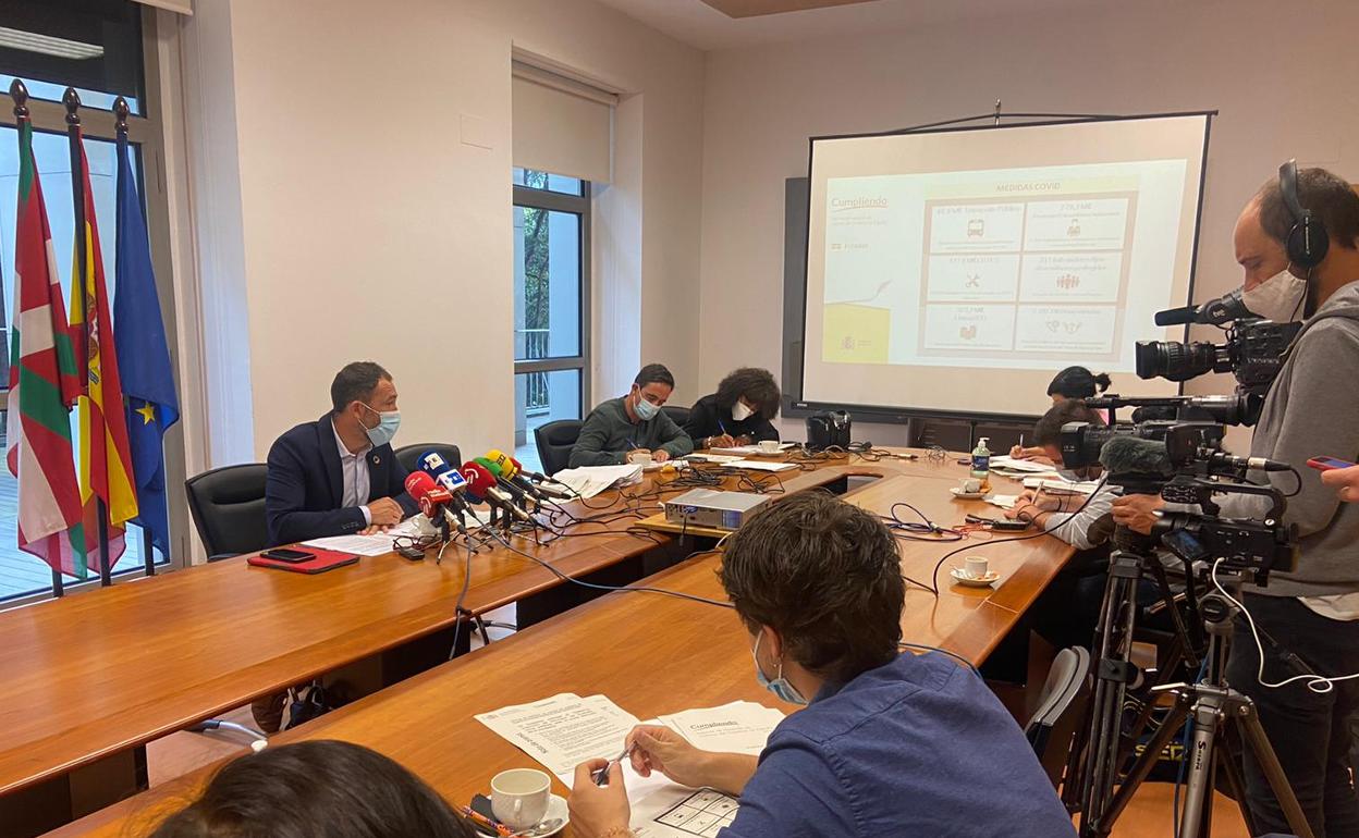 Denis Itxaso, en la comparecencia que ha ofrecido este miércoles en Donostia. 