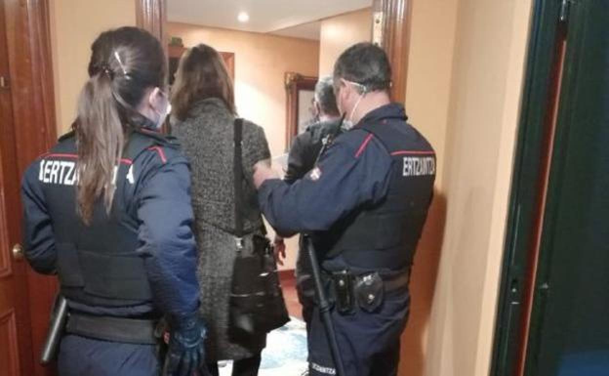 Tres detenidos en Euskadi en una macrooperación antidroga a nivel estatal llevada a cabo por la Ertzaintza, la Guardia Civil y la DEA de Estados Unidos