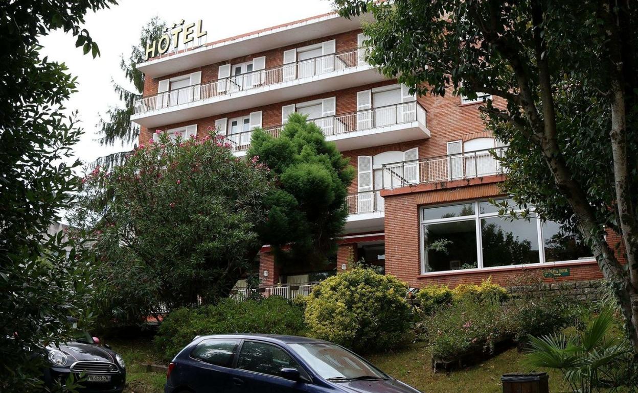 Fachada del Hotel Alcázar, el más céntrico de los establecimientos hoteleros iruneses, en la avenida de Iparralde. 