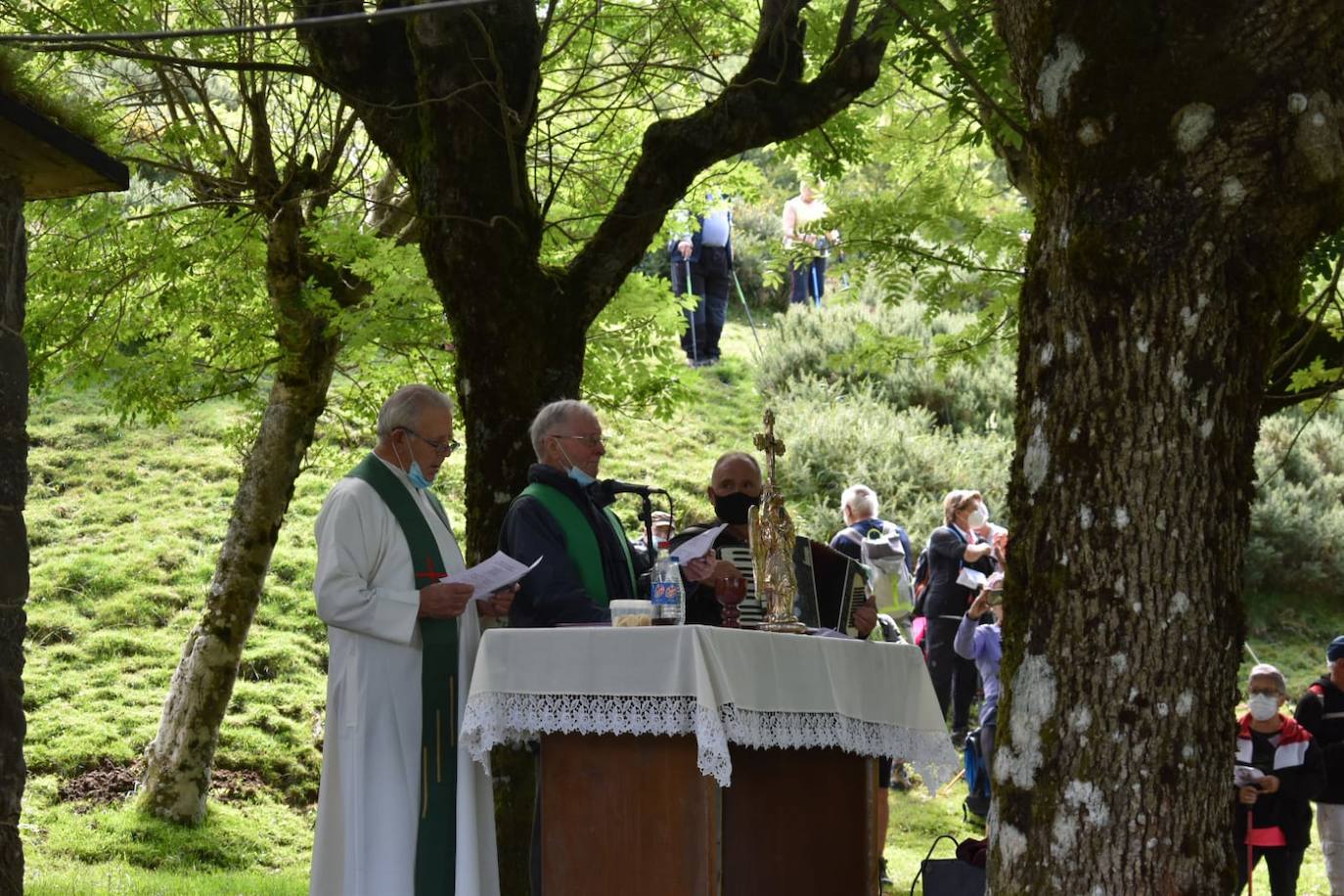 Fotos: Visita del Arcángel San Miguel a la ermita de Igaratza