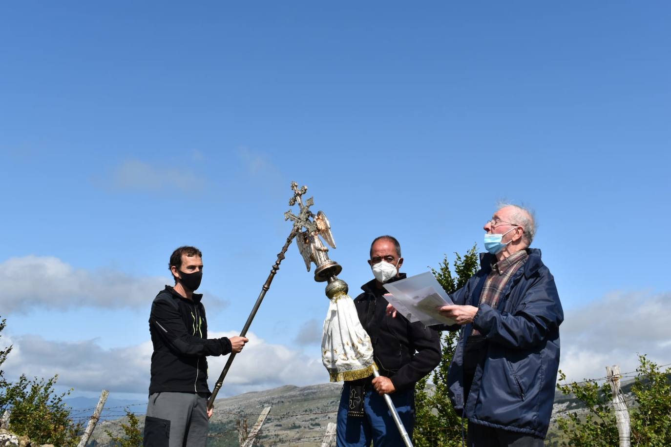 Fotos: Visita del Arcángel San Miguel a la ermita de Igaratza