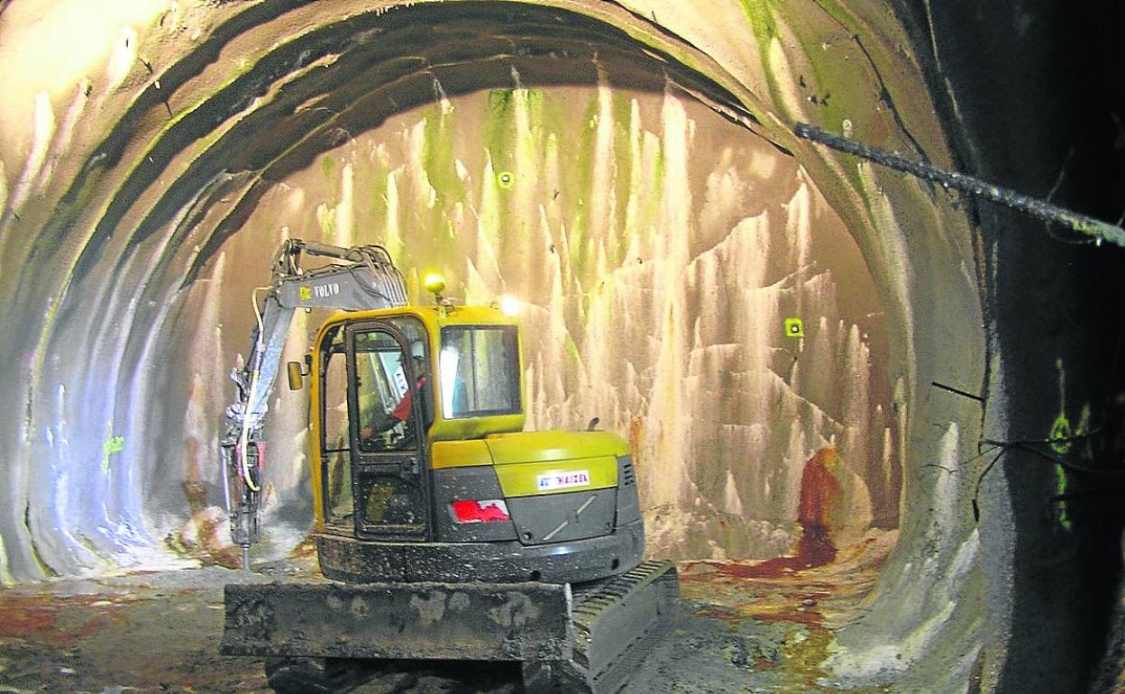 La excavación en el tramo Easo-Miraconcha se ha retomado en el frente situado ya bajo la calle Urbieta.