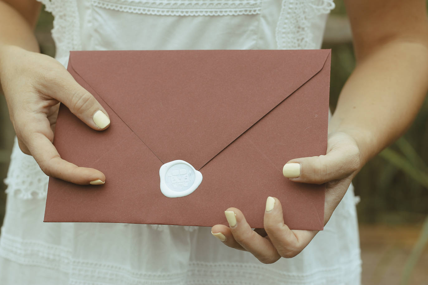 Ianire y Luis se darán el 'sí quiero' en una boda poco convencional. Antes de la esperada fecha (20 de agosto), han querido compartir su amor a través de una preboda singular cargada de amor