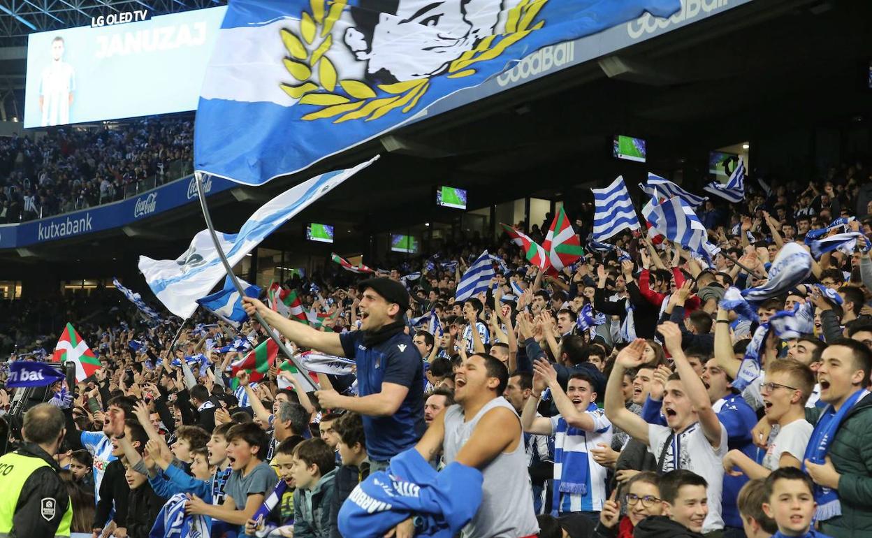 La peña Bultzada no acudirá a Anoeta a animar a la Real Sociedad: «O todos o ninguno»