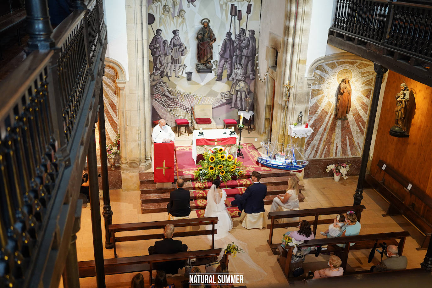 Contra viento y marea, y nunca mejor dicho, la pareja formada por la periodista donostiarra Danae Zarzuelo y el jugador de baloncesto Mike Carlson se dieron un 'sí quiero' más que emotivo. He aquí los mejores momentos del inolvidable y esperado día