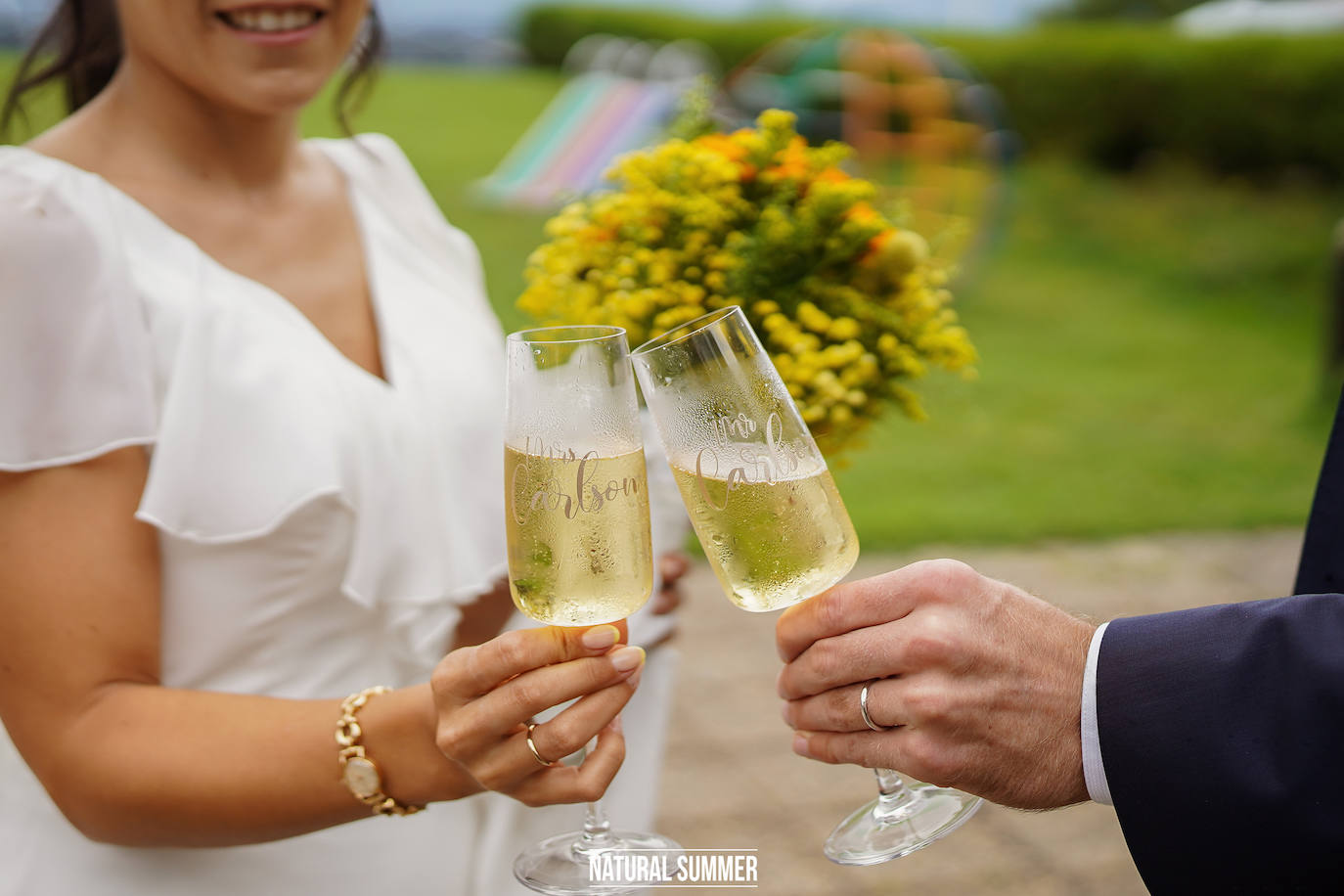 Contra viento y marea, y nunca mejor dicho, la pareja formada por la periodista donostiarra Danae Zarzuelo y el jugador de baloncesto Mike Carlson se dieron un 'sí quiero' más que emotivo. He aquí los mejores momentos del inolvidable y esperado día