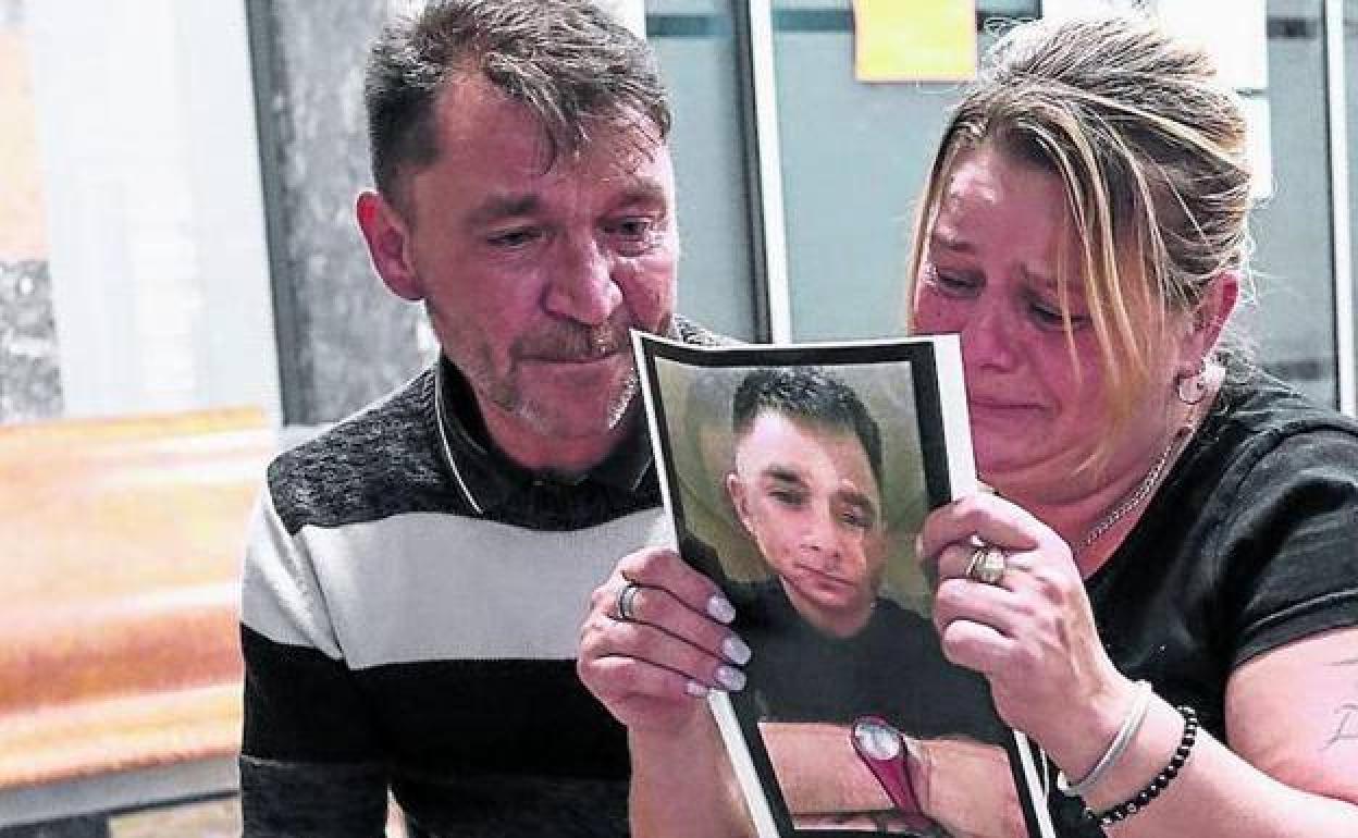 Sucesos: La víctima de la paliza de Amorebieta sigue en coma, pero ya respira por sí mismo