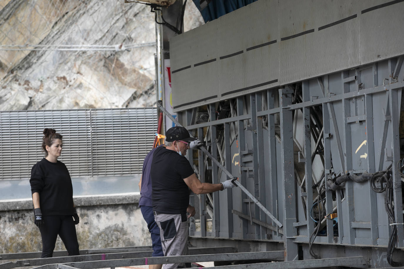 Era la primera vez que se instalaba el ferial del Paseo Nuevo sin el contexto de la celebración de la Semana Grande, lo que en un primer momento provocó dudas sobre cuál sería la respuesta del público. Ahora, una vez despedidas las atracciones el balance tanto de los feriantes como de Donostia Festak no puede ser más satisfactorio. Se han superado las expectativas en cuanto a afluencia de personas y se ha constatado un elevado respeto por el cumplimiento de las normas sanitarias impuestas por la pandemia del Covid.