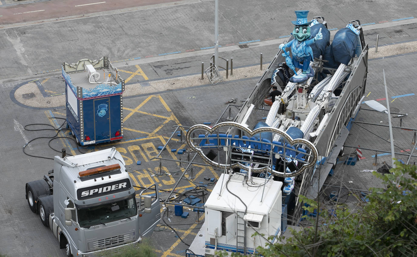 Era la primera vez que se instalaba el ferial del Paseo Nuevo sin el contexto de la celebración de la Semana Grande, lo que en un primer momento provocó dudas sobre cuál sería la respuesta del público. Ahora, una vez despedidas las atracciones el balance tanto de los feriantes como de Donostia Festak no puede ser más satisfactorio. Se han superado las expectativas en cuanto a afluencia de personas y se ha constatado un elevado respeto por el cumplimiento de las normas sanitarias impuestas por la pandemia del Covid.