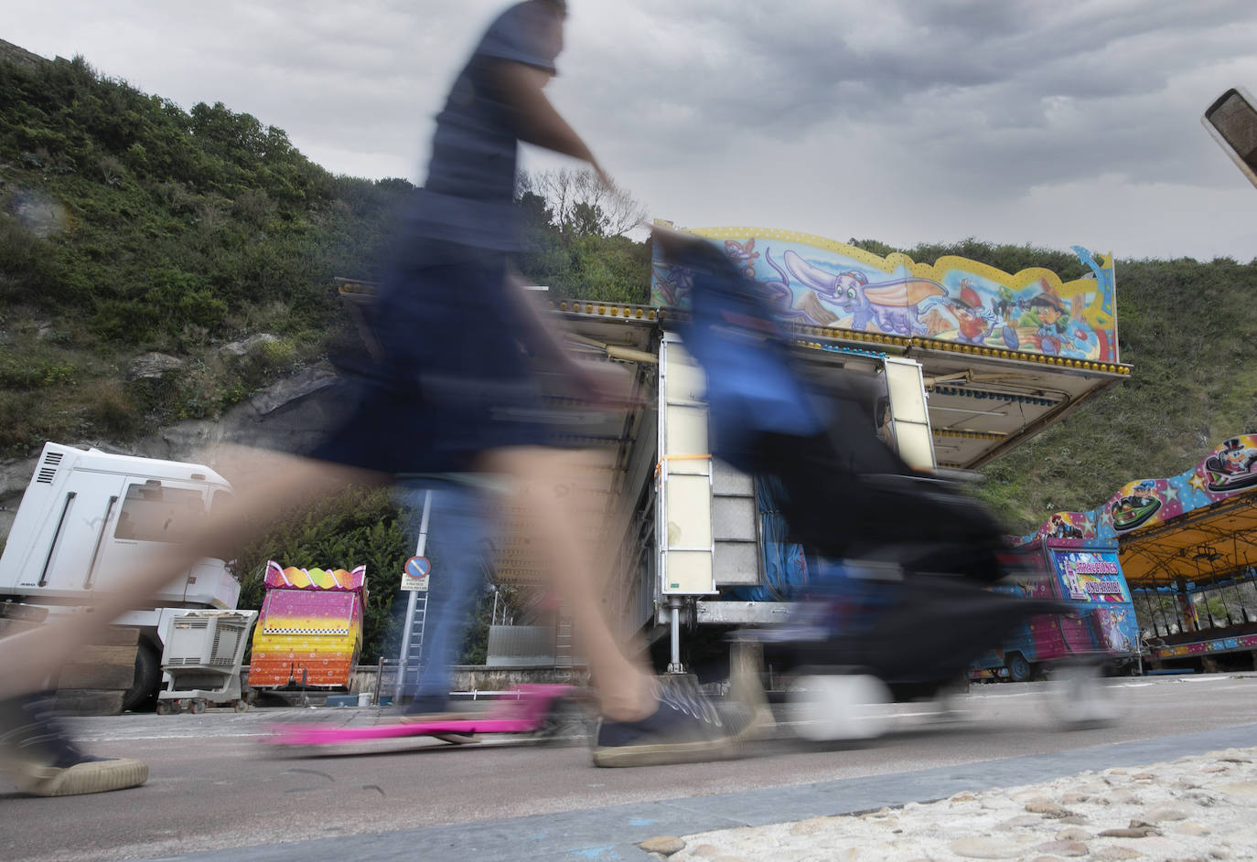 Era la primera vez que se instalaba el ferial del Paseo Nuevo sin el contexto de la celebración de la Semana Grande, lo que en un primer momento provocó dudas sobre cuál sería la respuesta del público. Ahora, una vez despedidas las atracciones el balance tanto de los feriantes como de Donostia Festak no puede ser más satisfactorio. Se han superado las expectativas en cuanto a afluencia de personas y se ha constatado un elevado respeto por el cumplimiento de las normas sanitarias impuestas por la pandemia del Covid.
