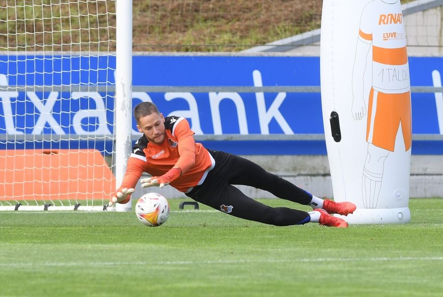 Fotos: Isak vuelve a entrenar en Zubieta