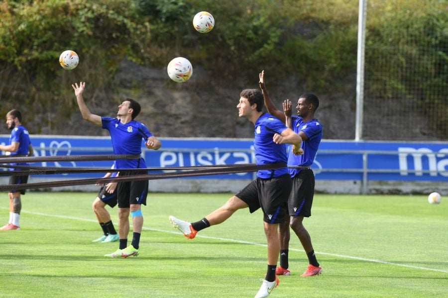 Fotos: Isak vuelve a entrenar en Zubieta
